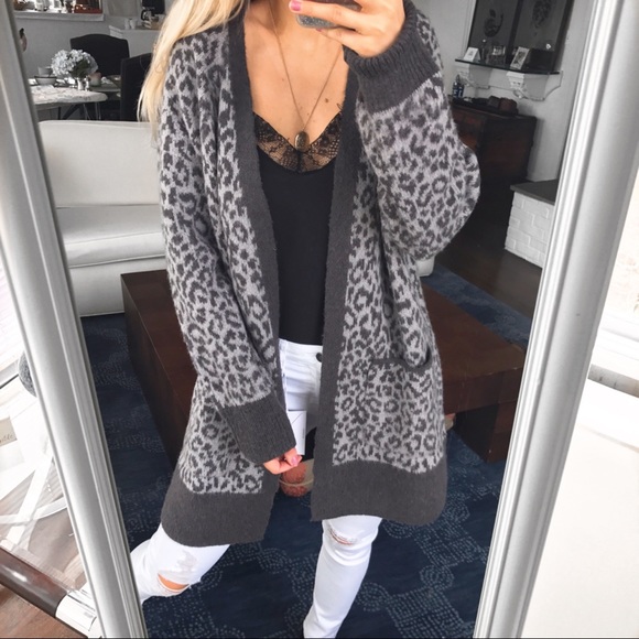 🆕 LUCKY BRAND GREY LEOPARD PRINT CARDIGAN SWEATER - Picture 4 of 8